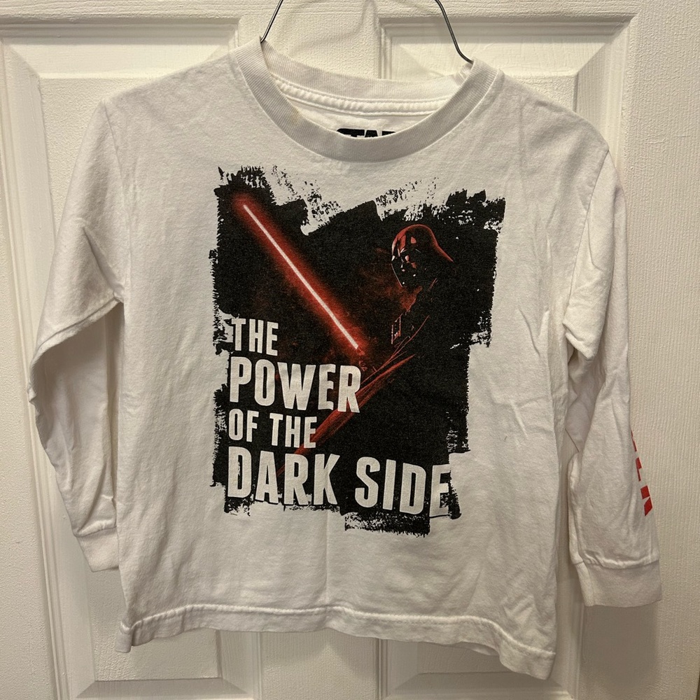 Boys size 7 Star Wars longs‎ sleeve
